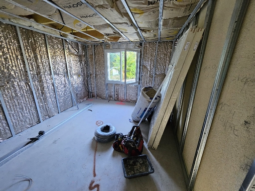 Pose de l’isolation intérieure de l’extension maison à La Chapelle-du-Lou-du-Lac – Laine minérale et parement réfléchissant