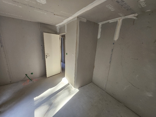 Pose du réseau électrique dans l’extension à La Chapelle-du-Lou-du-Lac – Cheminement des gaines et boîtiers