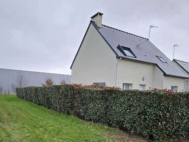 Photo avant extension de maison à Pleurtuit – 1 salon de 18 m² par Ouest Extension