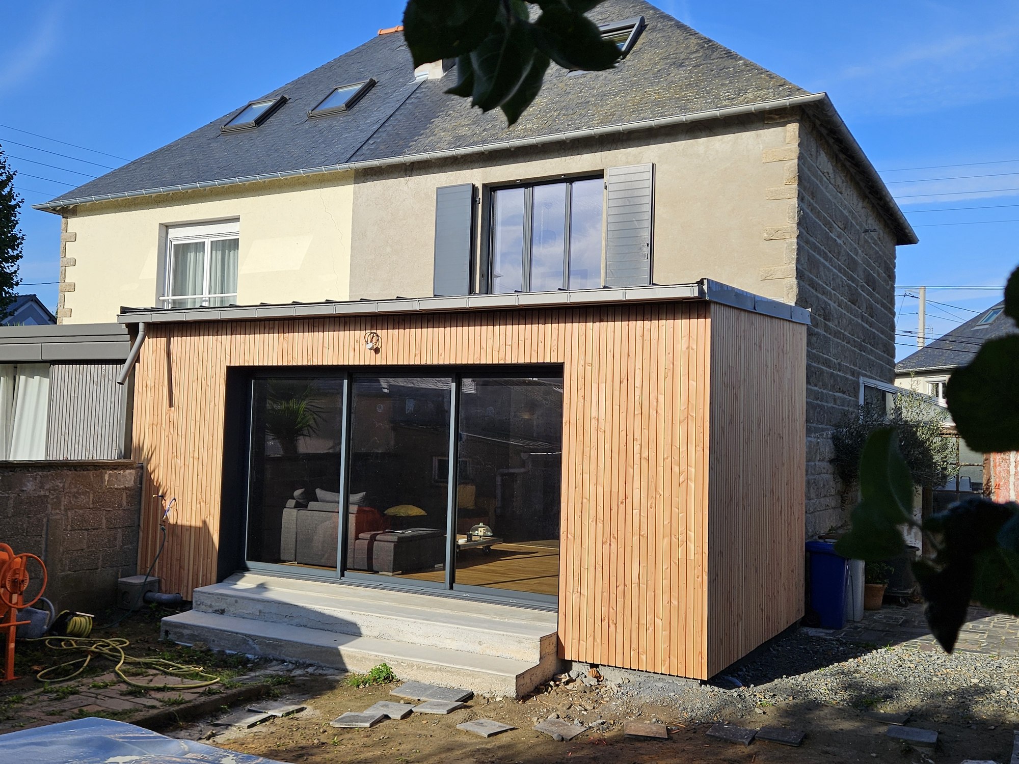 Photo après extension terminée à Saint-malo – Salon de 18 m² livrée par Ouest Extension