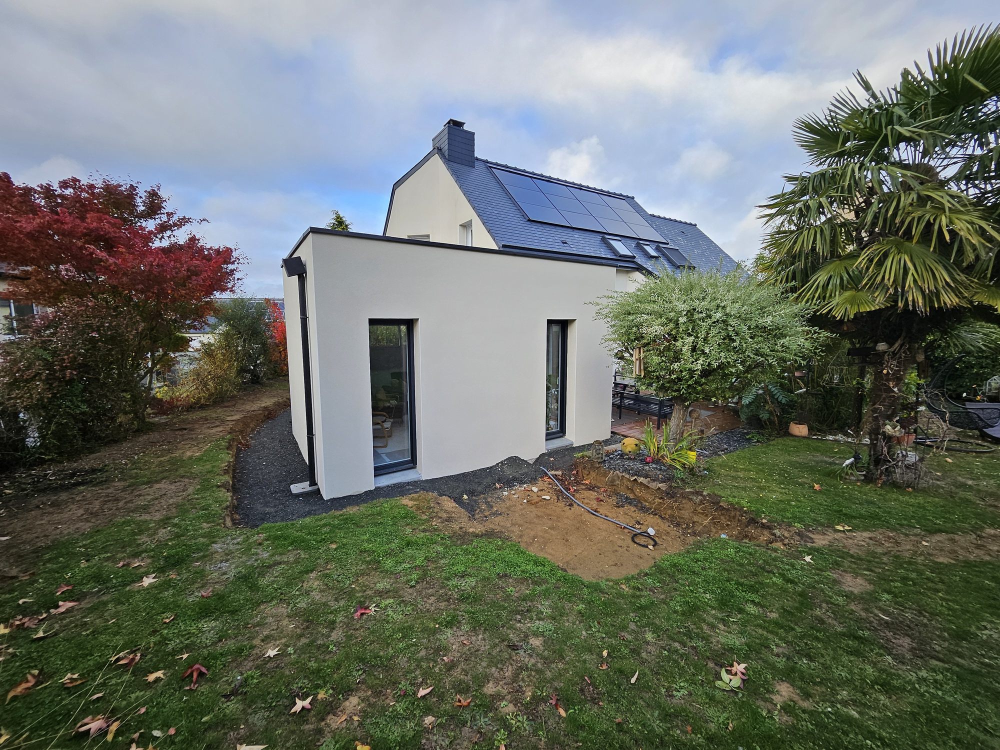 Photo après extension terminée à Monfort sur meu – 1 salon de 21 m² livrée par Ouest Extension